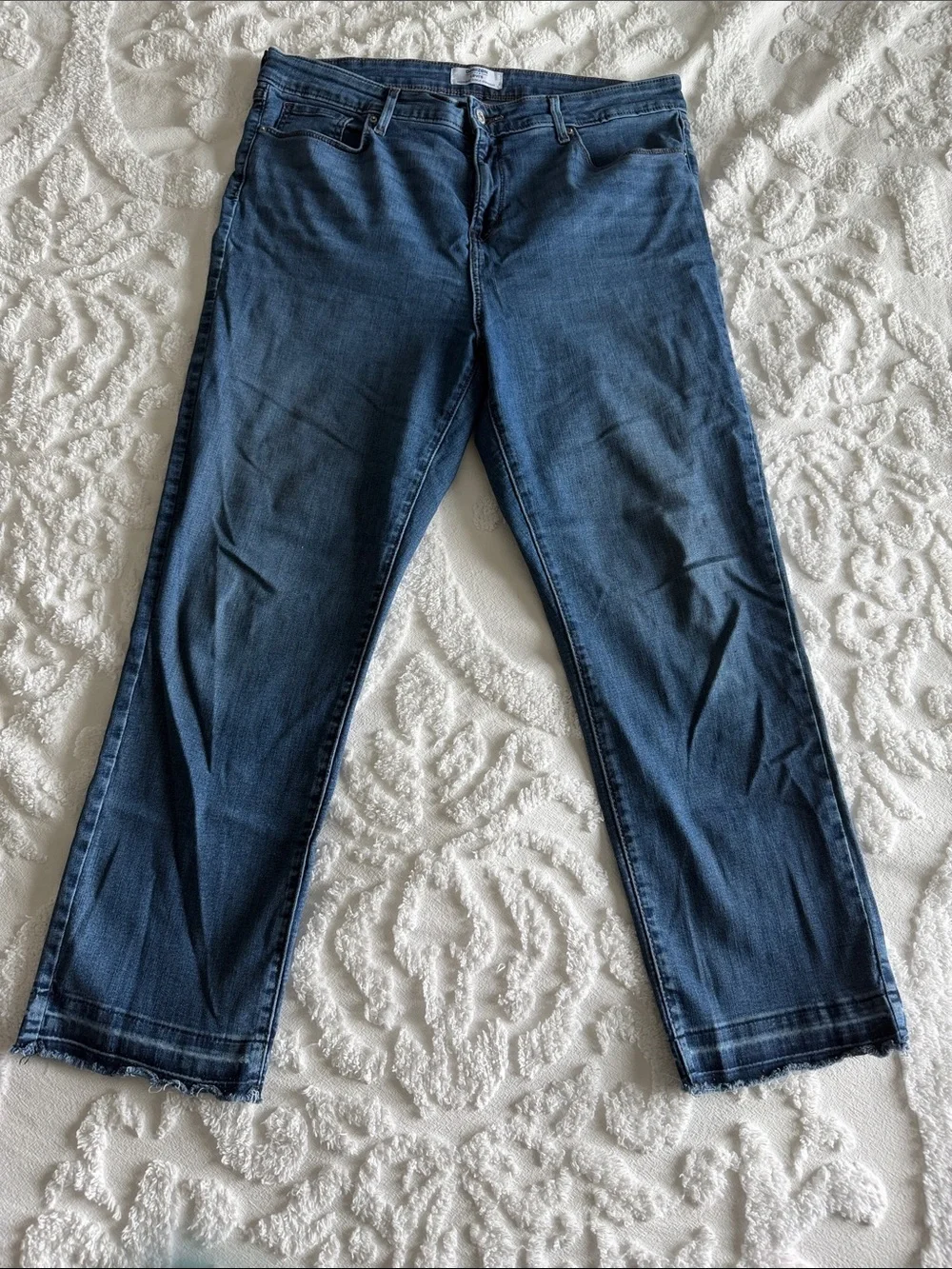 Denizen Levi's Light Blue High-Rise Ankle Straight Jeans. Size 16. Frayed Cuffs.